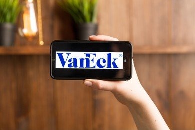 VanEck Expands Product Range: Launches NFT Marketplace and Crypto Platform SegMint
